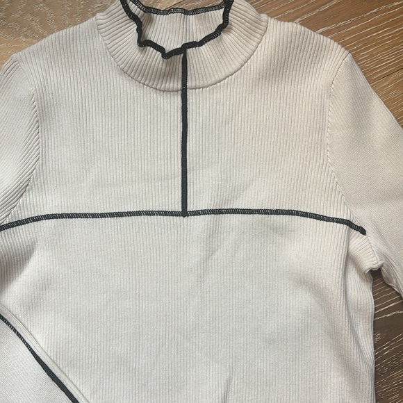 Never worn cream LA Hearts cropped sweater. - Picture 3 of 3